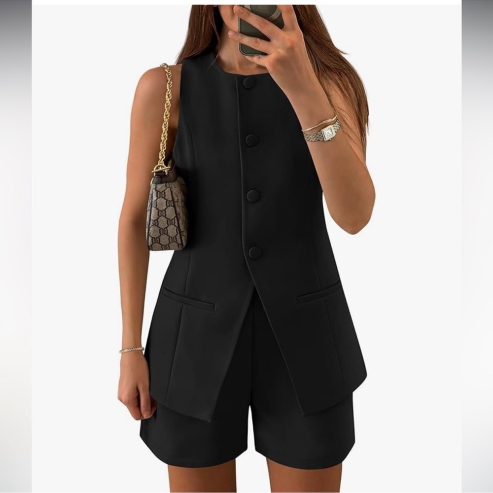 Stylish Black Sleeveless Blazer and Shorts Set